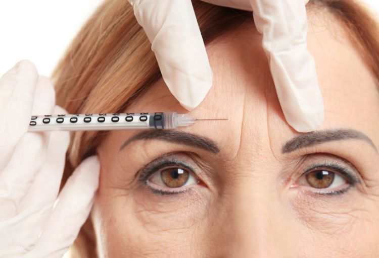 woman getting anti-wrinkle injections in her forehead